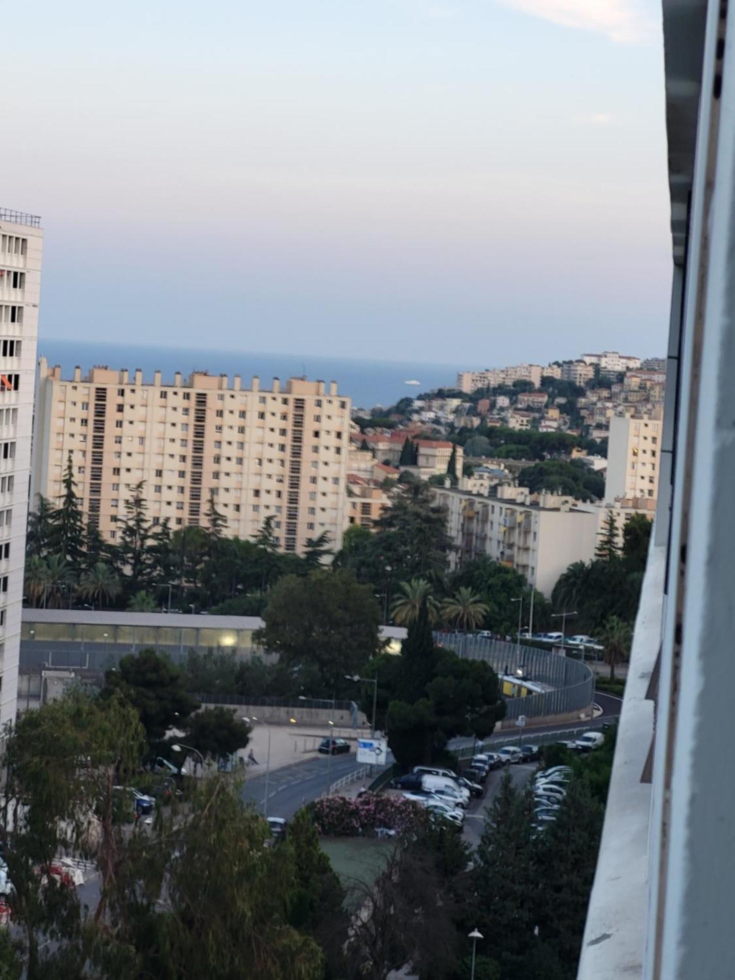Séjour chez l'habitant Private Room-3 In Hannana Apartment- 2 Min Walk To Tram 12 Min To Train Station 15 Min To Massena Place *
